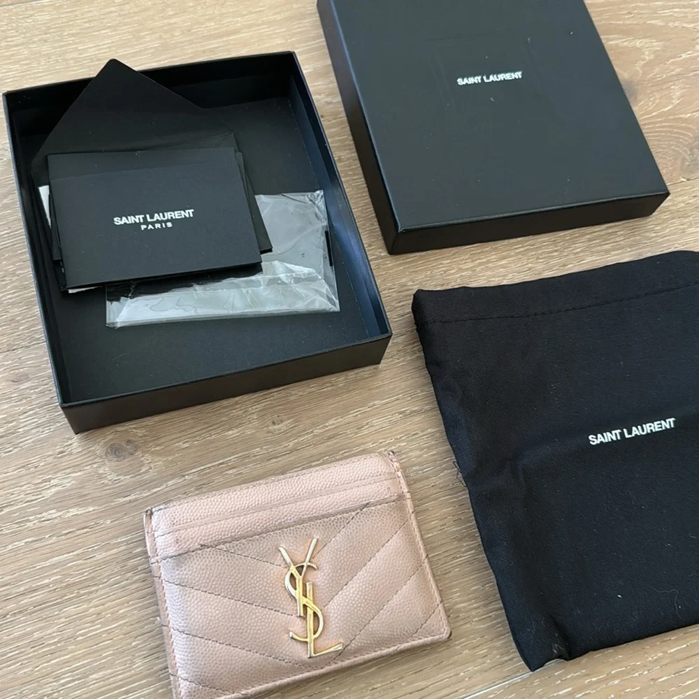 Saint Laurent Cassandre Matelasse Card Case in Lambskin in pink - Picture 3 of 10